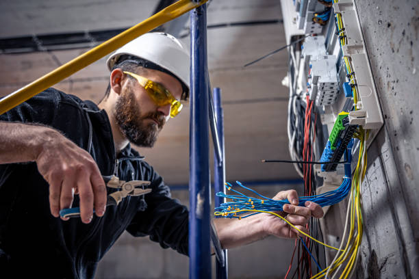 Best Affordable Emergency Electrician  in Center Hill, FL